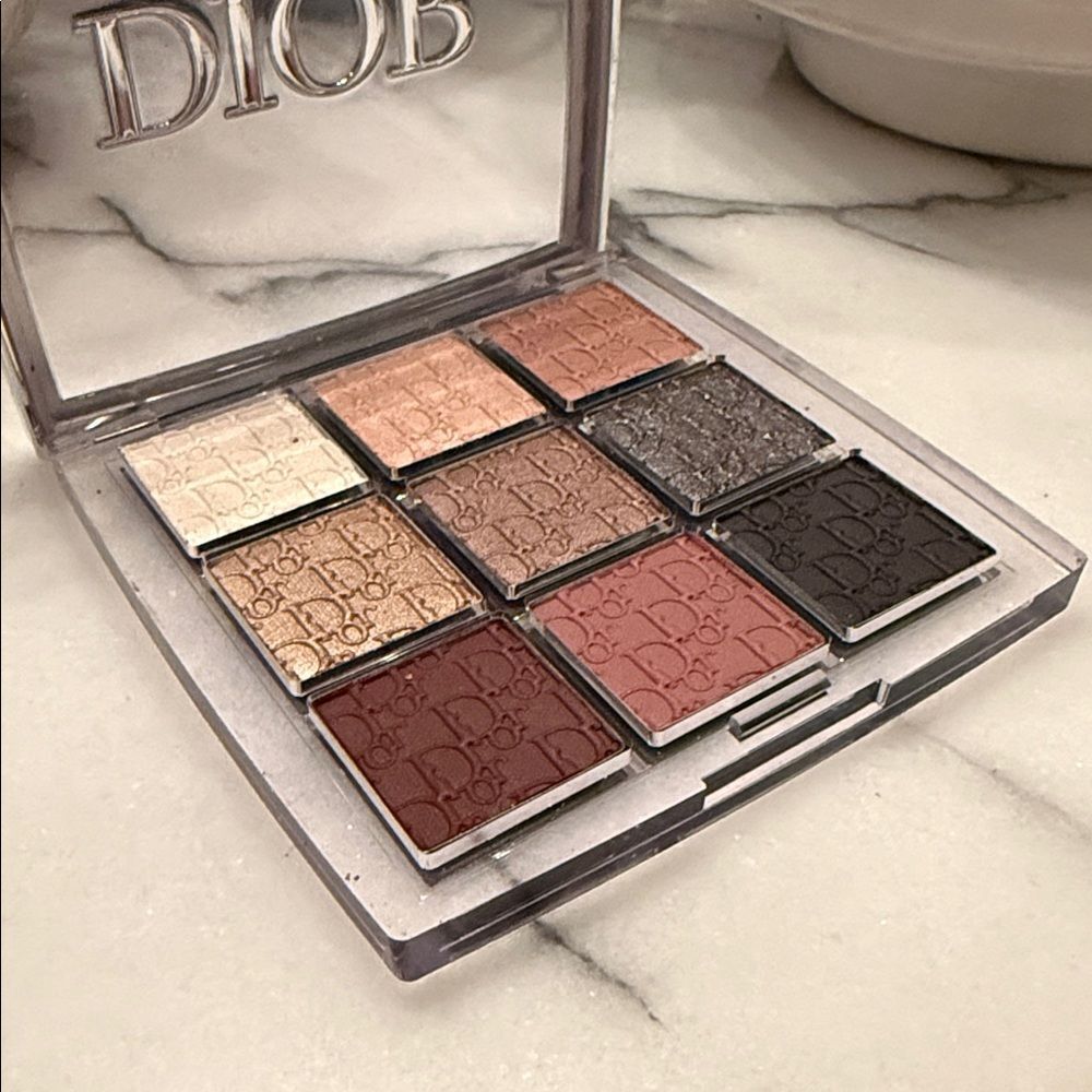 Dior Backstage Eye Palette
Smoky Essentials - Picture 5 of 6